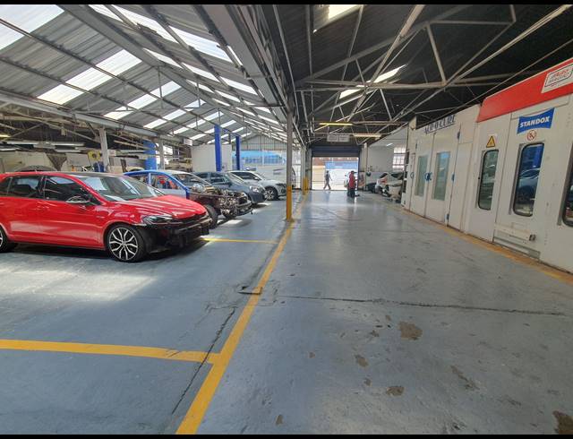 1,750M² WAREHOUSE FOR SALE IN NEW CENTRE